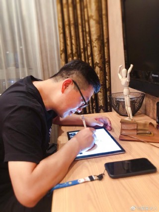 足球报赵震(足球记者赵震约架)