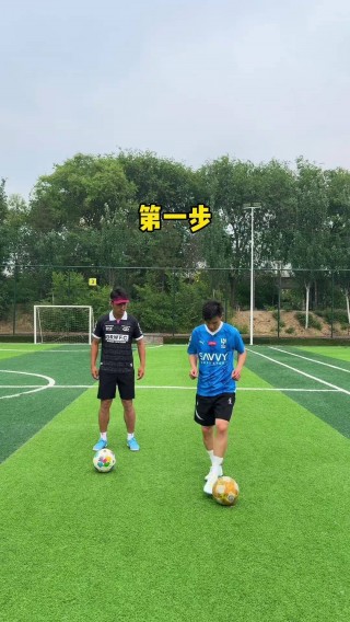 假动作足球(足球假动作犯规吗)