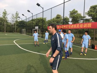 踢足球赚钱(踢足球赚钱为什么没人去踢)