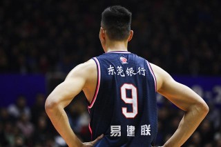易建联足球图片(易建联图片2020)