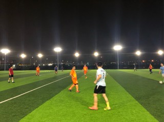 足球场夜间(足球场晚上那个灯叫什么)