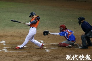 棒球VS足球(棒球和足球哪个好看)