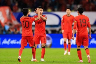 国足vs阿联酋集锦(阿联酋国足对中国国足)