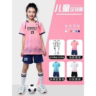 粉色足球(粉色足球服是哪个队的)