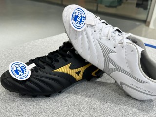碎钉足球价格(碎钉足球鞋是什么样子)