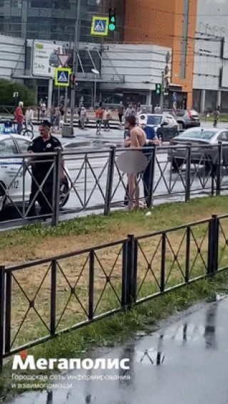 足球场裸男(足球场裸男明星)