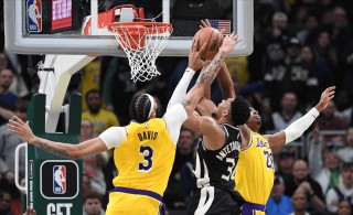 詹姆斯队vs字母(2020nba詹姆斯队vs字母哥队)