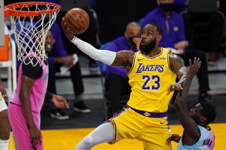 火箭vs湖人篮板(nba 火箭vs湖人)
