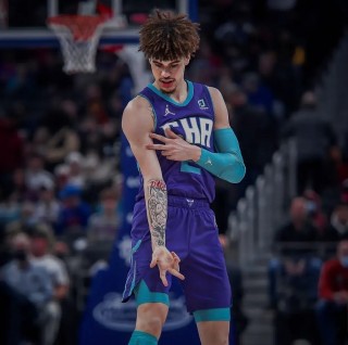 鲍尔VS库里(nba鲍尔数据)