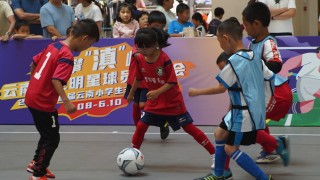 小学生足球视频(小学生足球视频教学)