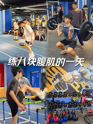 腹肌与足球(腹肌足球体育生照片)
