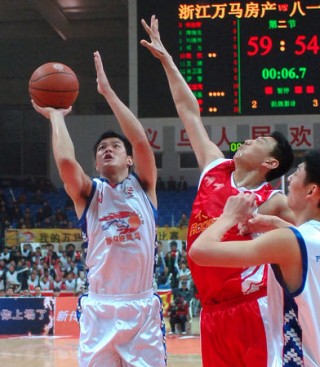 1.7广东vs八一(cba广东险胜八一队)