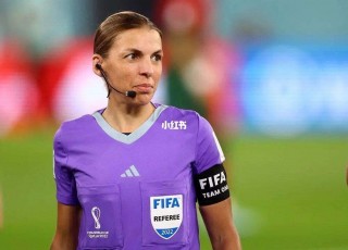 世界足球女裁判排名最新(世界足球女裁判排名最新图片)