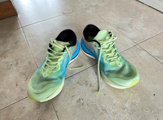 足球鞋磨小拇指(足球鞋磨小拇指怎么办)