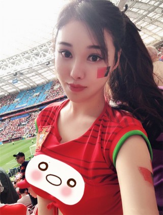 大胸足球宝贝图片(足球比赛大胸女裁判)