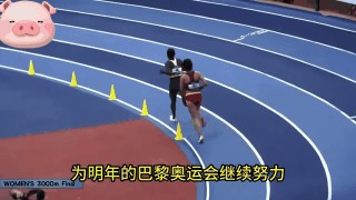 踢足球长跑(足球训练中,跑步踢球的)