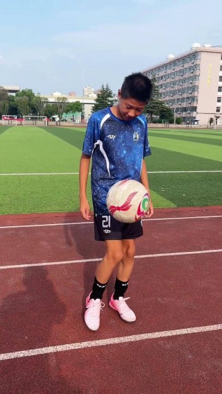 足球揉球(足球揉球教案)