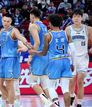青岛vs新疆实时(青岛vs新疆篮球比赛直播)