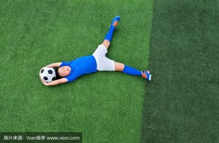 足球男孩被(足球男孩被阿鲁巴)