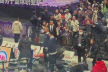 新疆vs深圳裁判(新疆对深圳比赛回放)