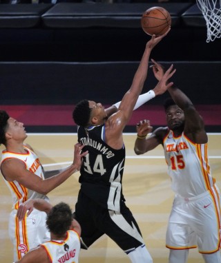 nba火箭vs雄鹿(NBA火箭vs雄鹿2006央视网)