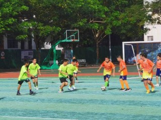 中小学推足球舞(小学生足球舞蹈表演)