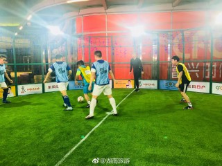 耐克铁笼足球(耐克足球鞋phantom)