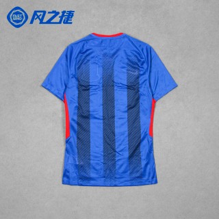 Nike足球t恤(nikegt足球鞋)