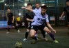 五人制足球比赛中(五人制足球比赛中守门员手抛球是否可以过半场)