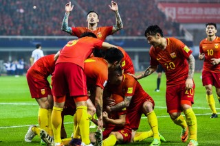 中国足球为何难以冲出亚洲(中国足球为何难以冲出亚洲研究材料)