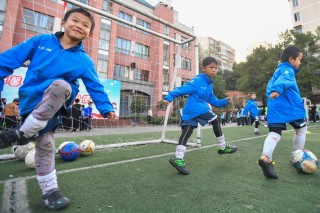 中国儿童足球视频(中国小孩足球比赛视频)