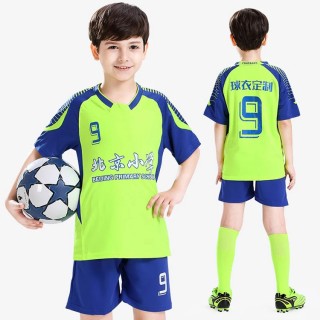 绿色足球衣(绿色足球服是哪个球队)