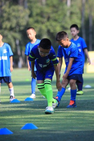 gv足球少年(欧美电影足球少年)