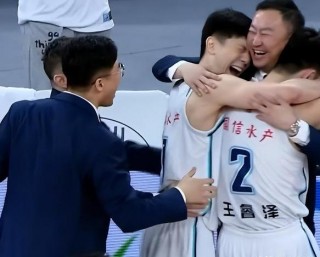 青岛vs新疆实时(青岛vs新疆篮球比赛直播)