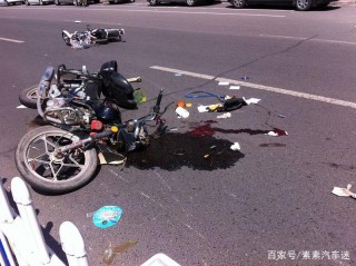 足球撞人(足球撞人抢球犯规吗)