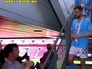 足球场上感动(足球场上感动的瞬间)