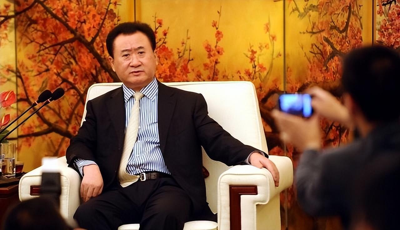 大连足球首富排名表(大连足球队以前叫什么名字)  第1张