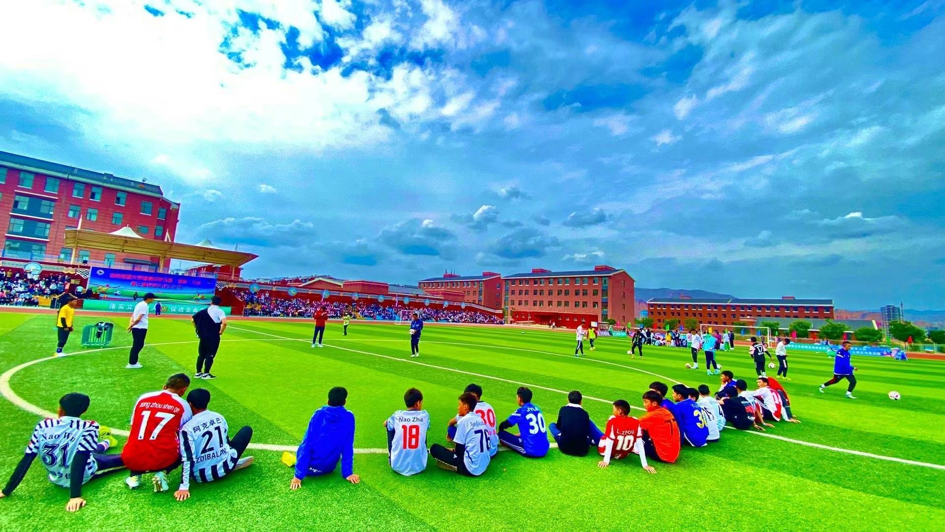 足球氛围好的大学(足球氛围好的专科学校有哪些)  第2张