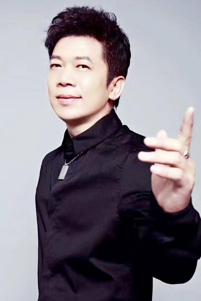 足球陈星(足球陈星年薪)  第1张