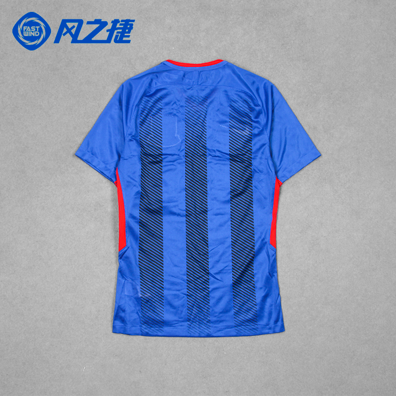 Nike足球t恤(nikegt足球鞋)  第2张