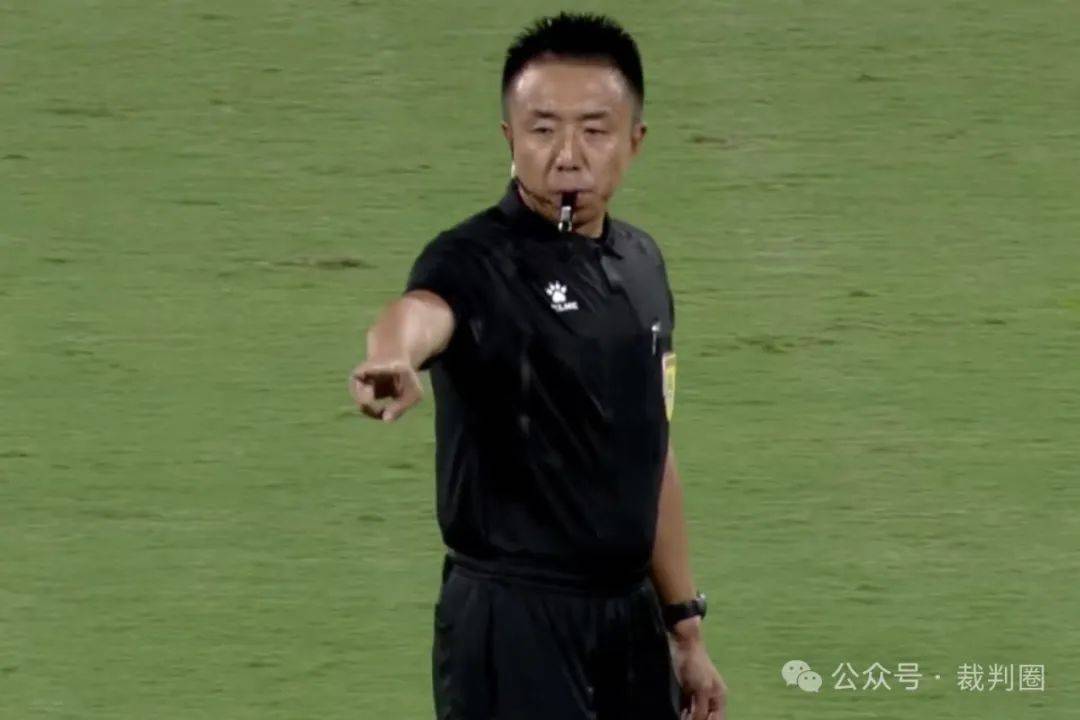 青海足球打裁判(2021青海省足球比赛)  第1张