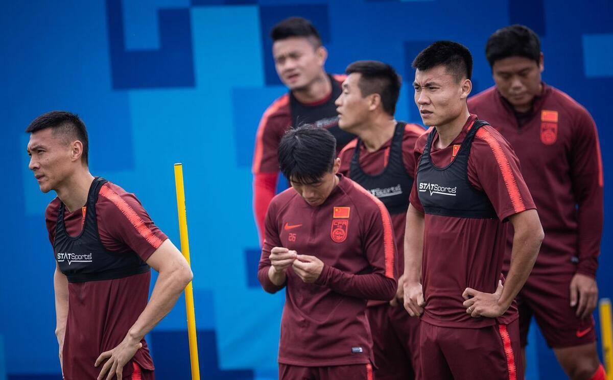 中国足球搬运工(中国踢足球赚钱吗)  第2张