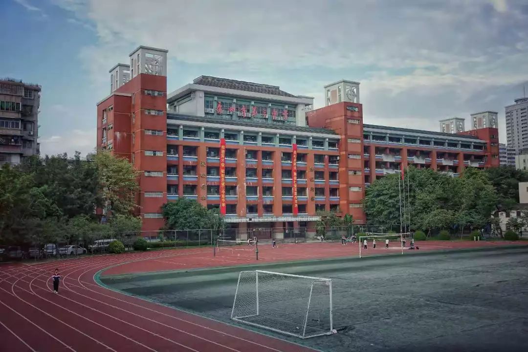 广州三中足球场(广州三中足球场在哪里)  第1张