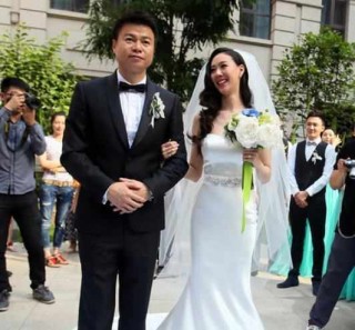 中国足球运动员老婆(中国足球运动员老婆保山人)